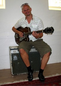 Soren Reiff with his brothers Gretsch CA Tennessean and Ampeg amp